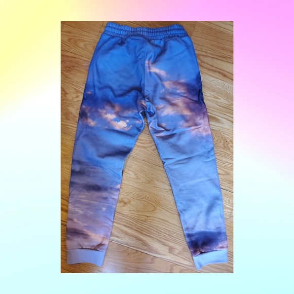 Limited edition heavyweight dreamy sweatpants from #xKarla x Stella Artois - Picture 4 of 5